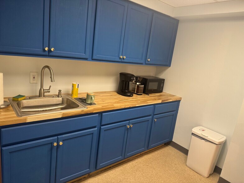 More Photos Of 18611-18615 Detroit Ave, Lakewood Office For Sale