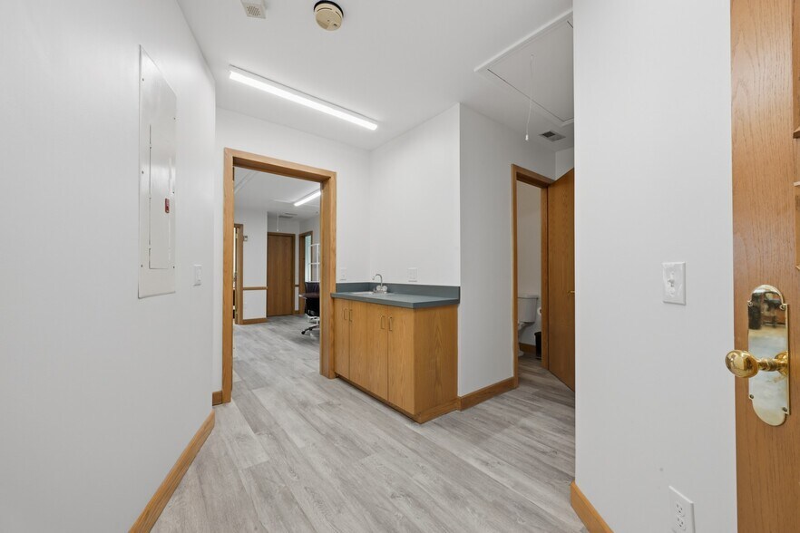 More Photos Of 123 Elm St, Old Saybrook Medical For Sale