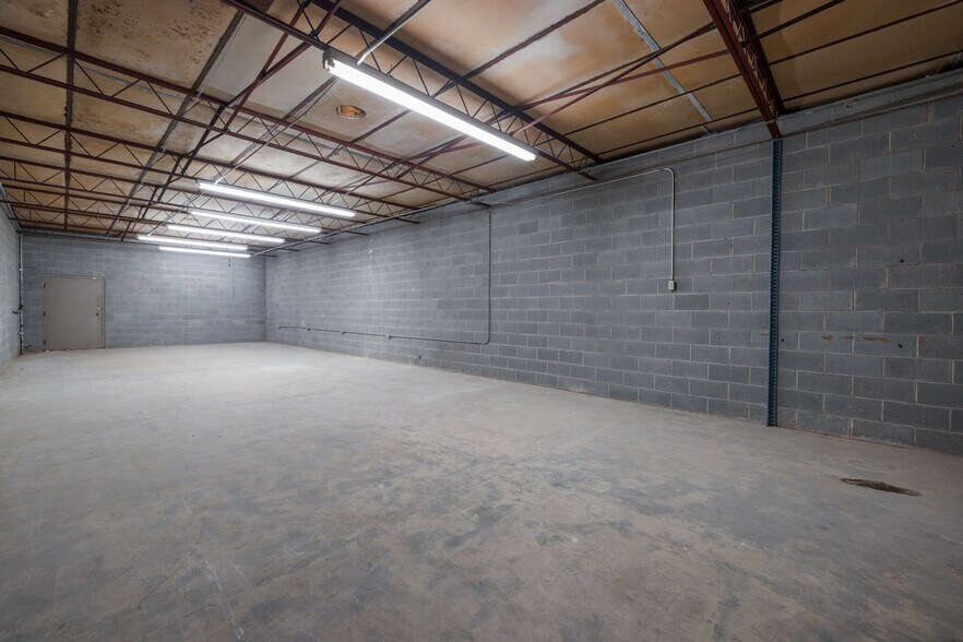 More Photos Of 623-627 Pine St, Abilene Storefront For Sale