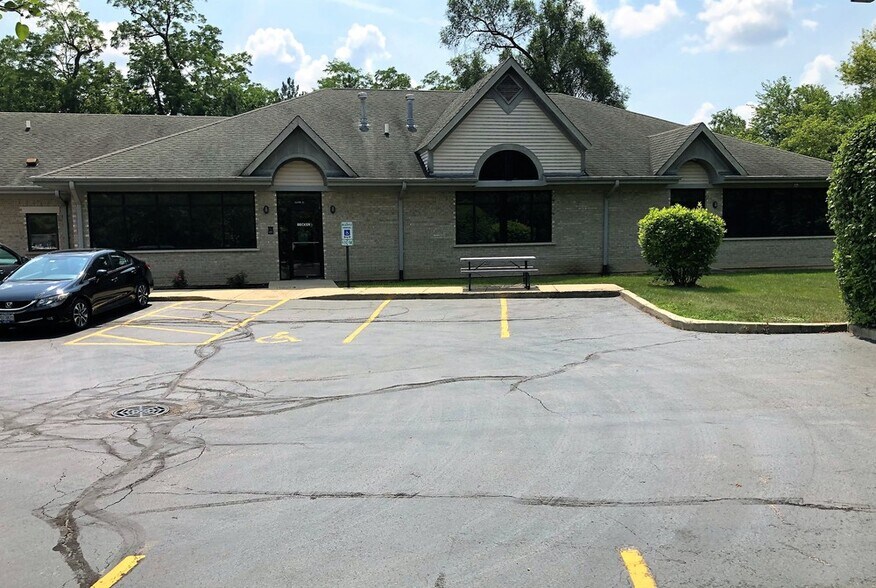 More Photos Of 80 N Virginia St, Crystal Lake Medical For Lease