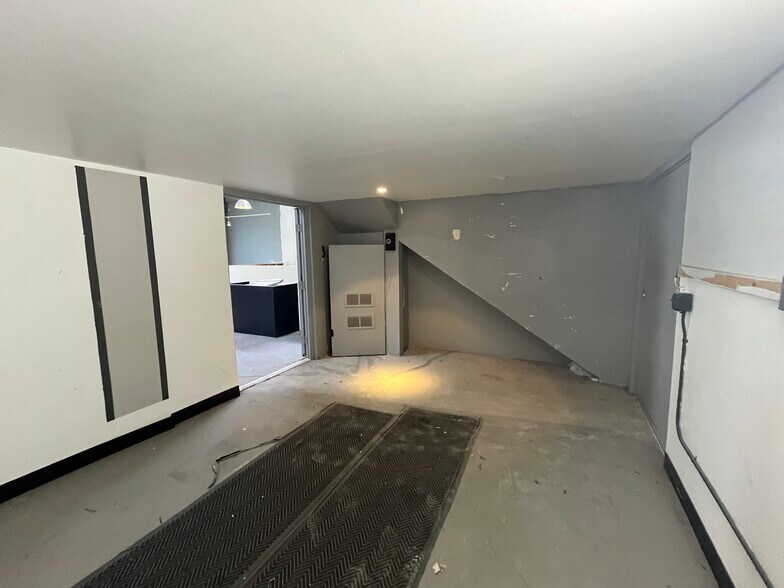 More Photos Of 5810 W 3rd St, Los Angeles Storefront For Lease