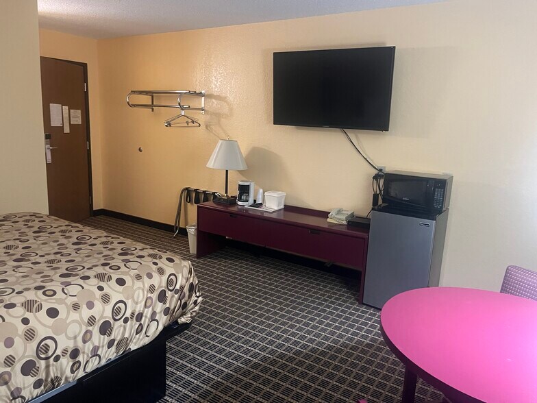 More Photos Of 1700 2nd Ave NW, Stewartville Hotel For Sale