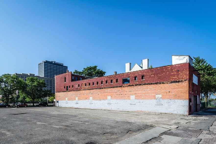 More Photos Of 478 W Columbia St, Detroit Freestanding For Sale