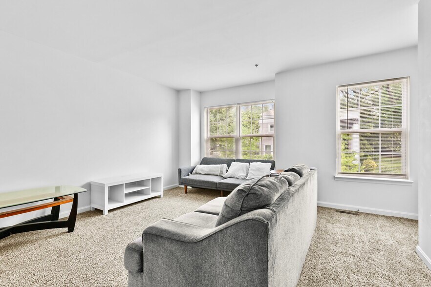 More Photos Of 437-445 Kenneth Sq, Baltimore Multifamily For Sale