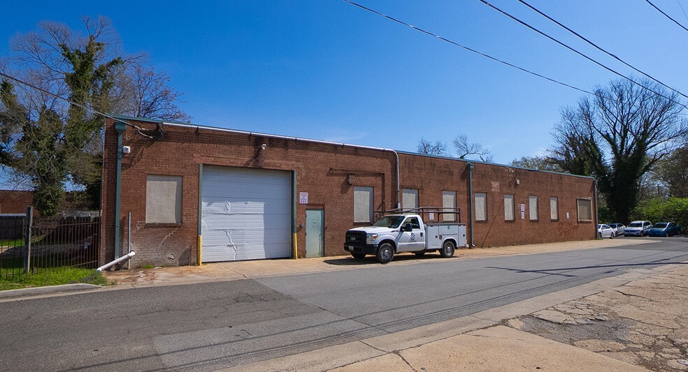 More Photos Of 4400 Pennwood Rd, Brentwood Warehouse For Sale