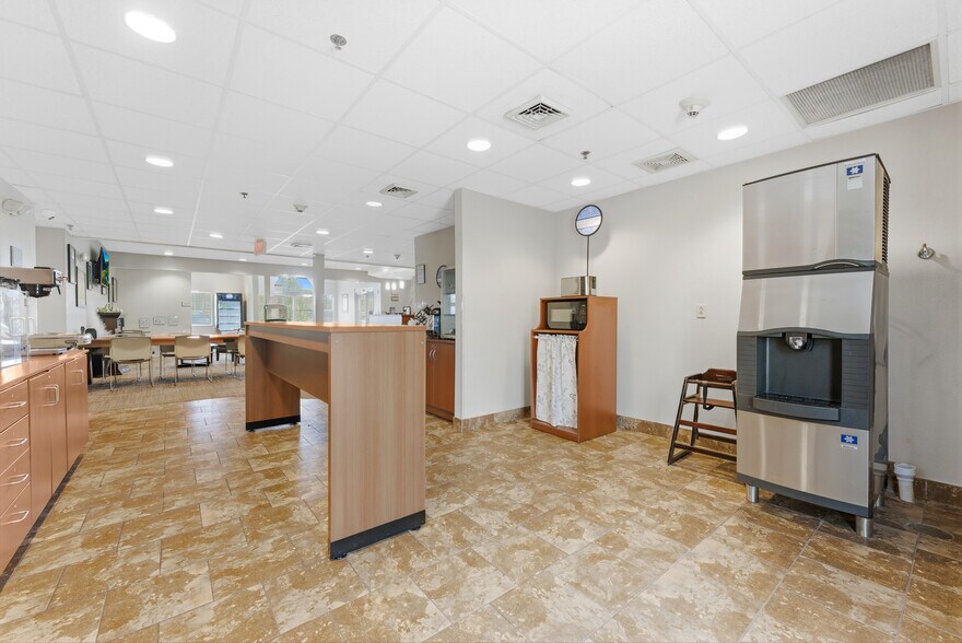 More Photos Of 15 Lawless Rd, Morgantown Hotel For Sale