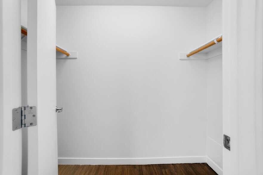 More Photos Of 525 Santa Monica Blvd, Santa Monica Apartments For Sale