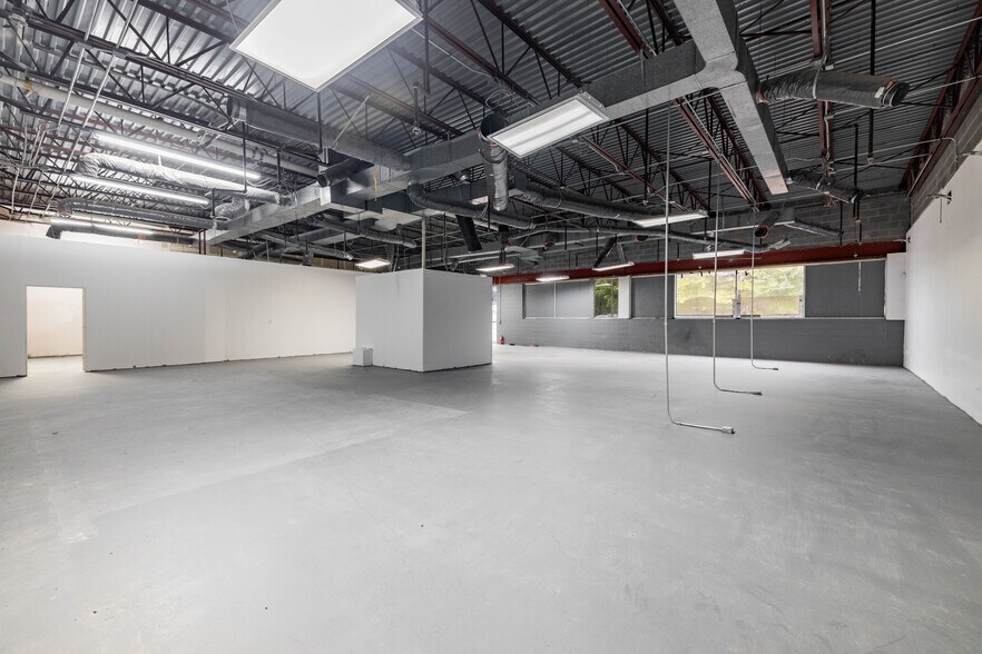 More Photos Of 5058 S Waverly Rd, Lansing Freestanding For Lease