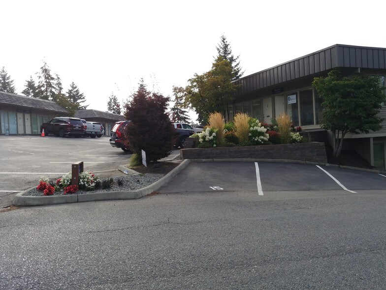 More Photos Of 12729 Northup Way, Bellevue Office For Lease