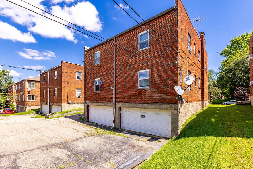 More Photos Of 7119 Eastlawn Dr, Cincinnati Apartments For Sale