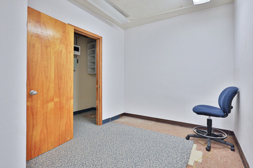 More Photos Of 320 W Cocoa Beach Cswy, Cocoa Beach Storefront Retail Office For Sale