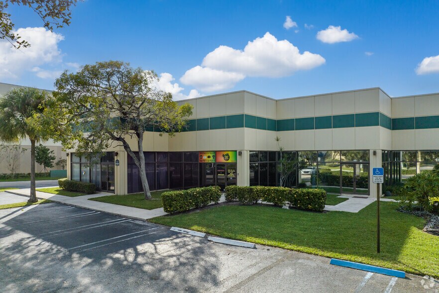More Photos Of 3700 NW 124th Ave, Coral Springs Warehouse For Lease