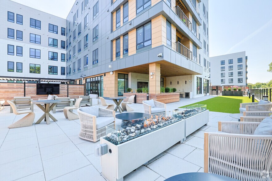 More Photos Of 39 Railroad Ave, Haverhill Apartments For Lease