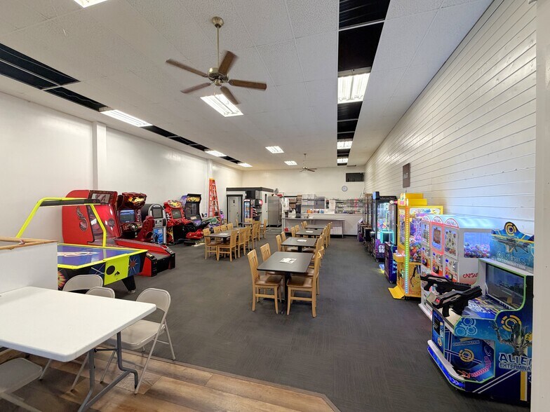 More Photos Of 309 Barclay Ave, Pine River Office For Sale