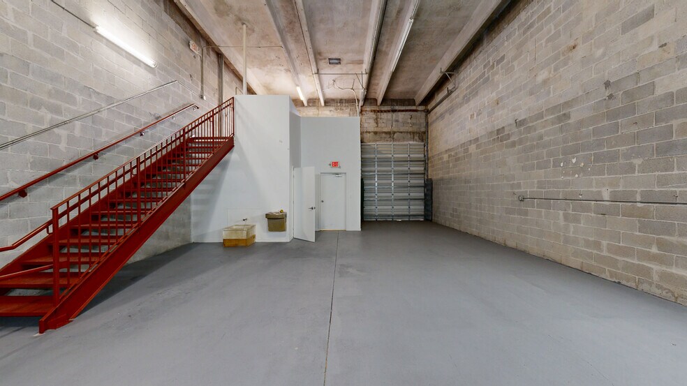 Primary Photo Of 13420-13432 NW 38th Ct, Opa Locka Warehouse For Lease