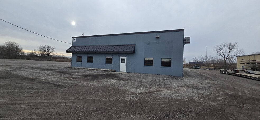 More Photos Of 1359 E Hanthorn Rd, Lima Light Distribution For Lease