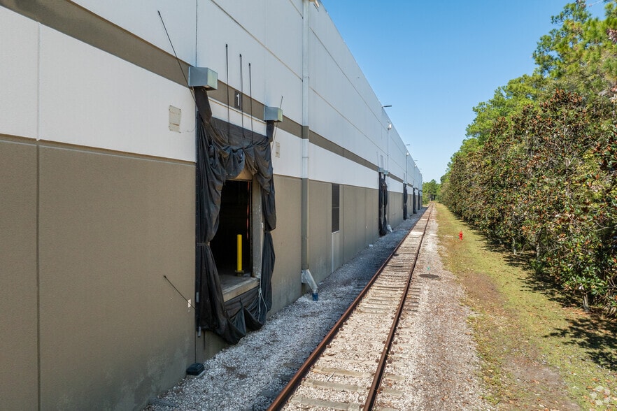 More Photos Of 3660 Deerpark Blvd S, Elkton Distribution For Lease