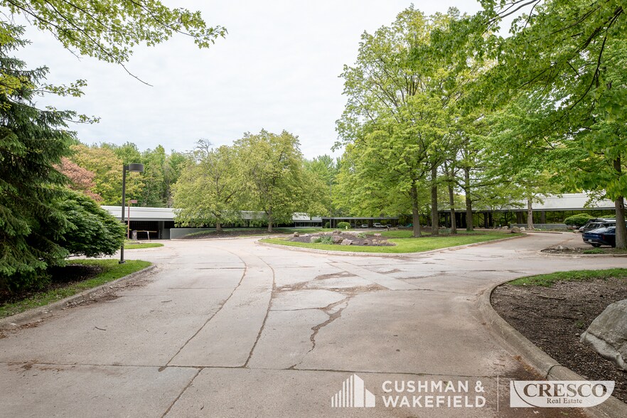 More Photos Of 28800 Clemens Rd, Cleveland Office For Lease