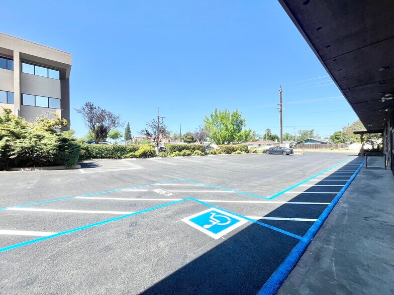 More Photos Of 408 Sunrise Ave, Roseville Storefront Retail Office For Sale