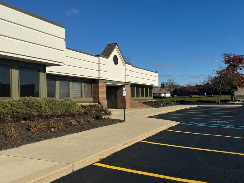 Primary Photo Of 5710 Coventry Ln, Fort Wayne Medical For Lease