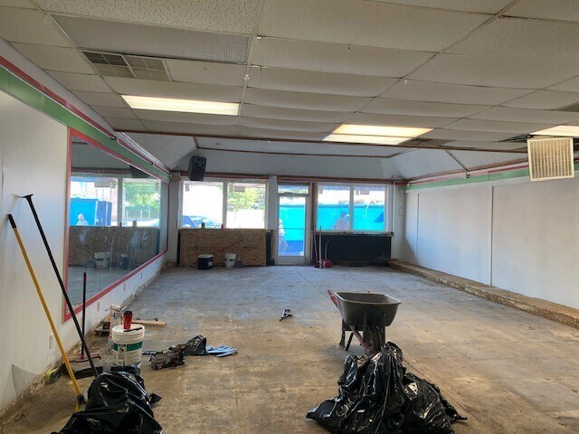 More Photos Of 2706 Samuell Blvd, Dallas Storefront For Lease