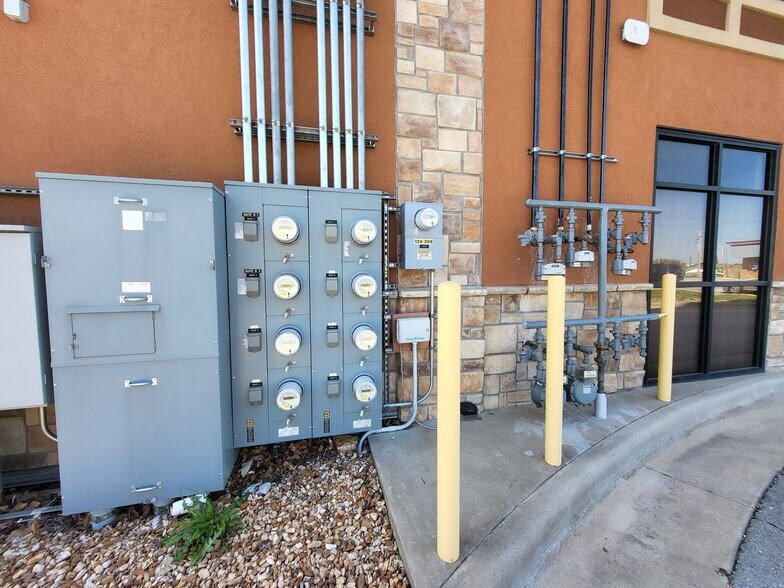 More Photos Of 2613 Main St, Joplin Medical For Sale