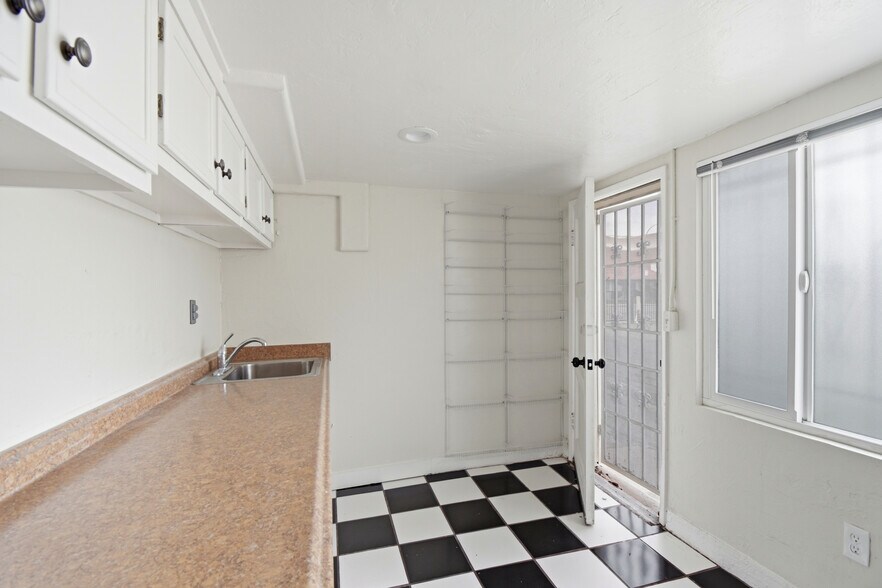 More Photos Of 2809-2815 Macdonald Ave, Richmond Office For Sale