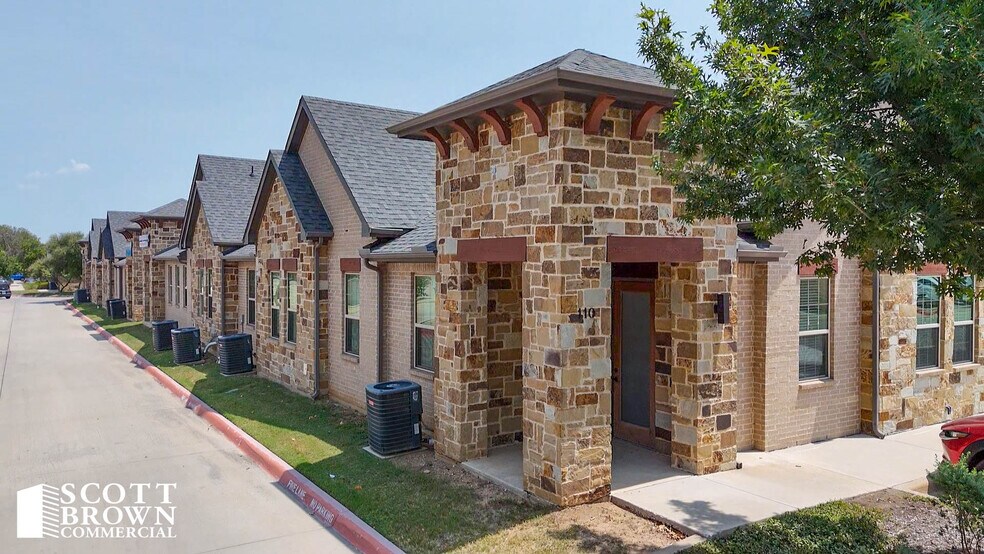 More Photos Of 2214 Emery St, Denton Office For Lease