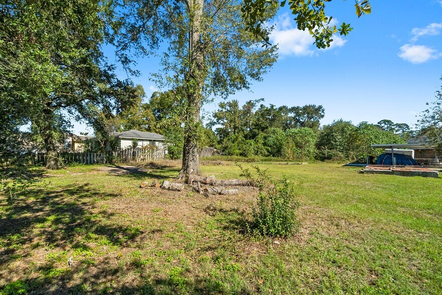 More Photos Of 1400 N Frazier St, Conroe Restaurant For Sale