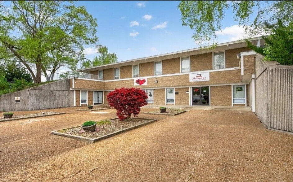 More Photos Of 3111 Normandy Dr, Springfield Office For Sale