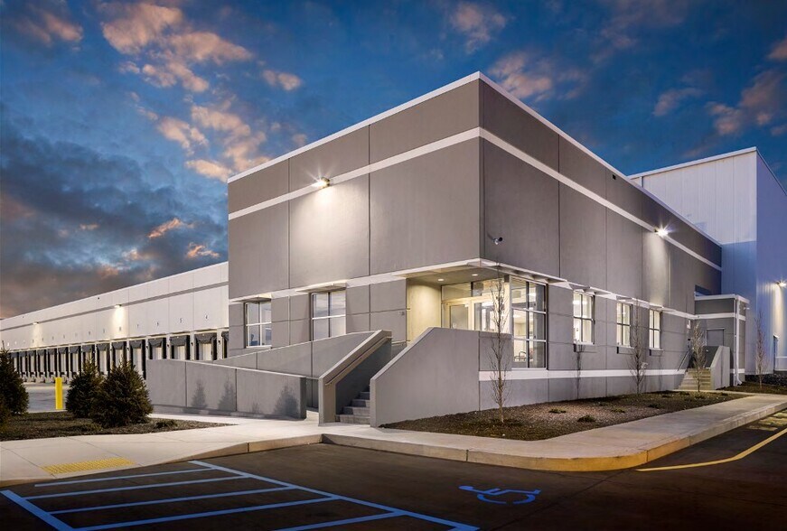 More Photos Of 9800 20th St, Vero Beach Warehouse For Lease