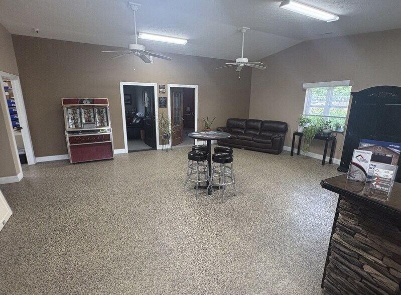More Photos Of 1601 Sheridan Ave, Springfield Warehouse For Sale