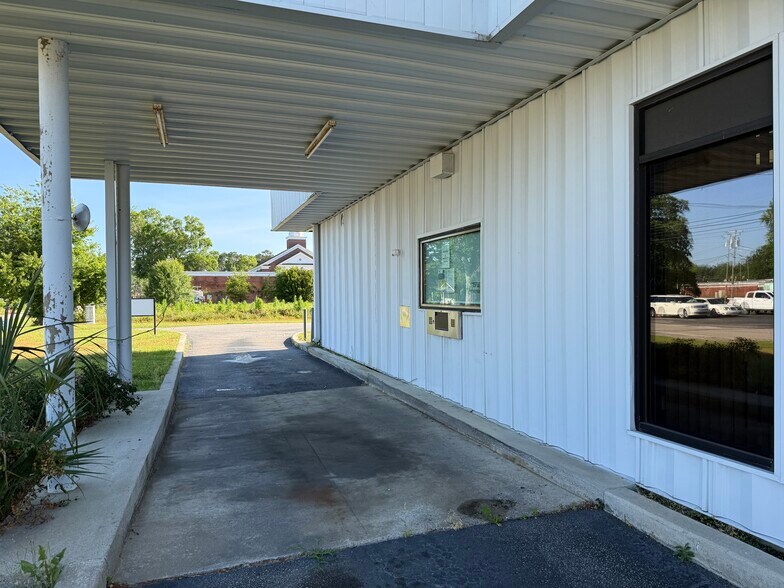 More Photos Of 202 Broad st, Hemingway Office For Sale