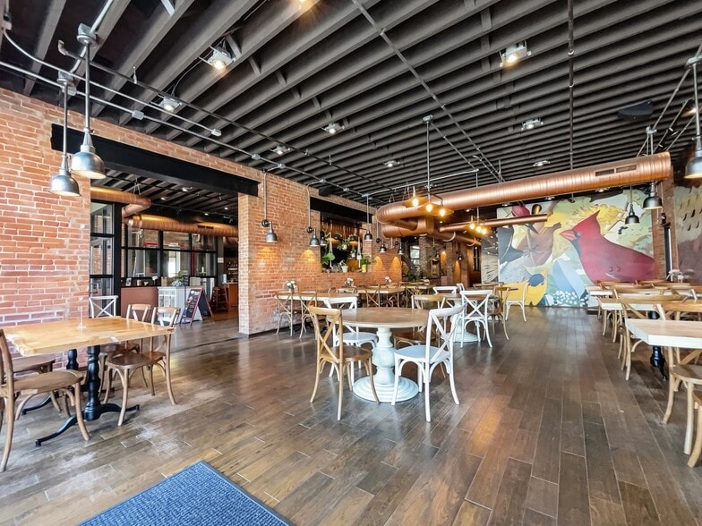 More Photos Of 1430 W Franklin St, Evansville General Retail For Sale