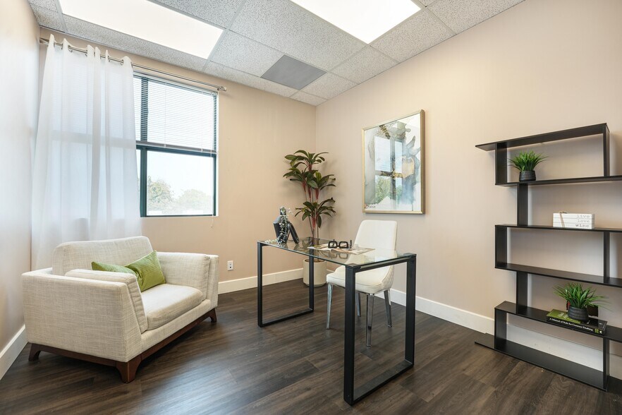 More Photos Of 2155 Dunwin Dr, Mississauga Office Residential For Sale