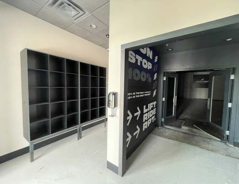 More Photos Of 5400 Pointe West Cir, Richmond Unknown For Lease