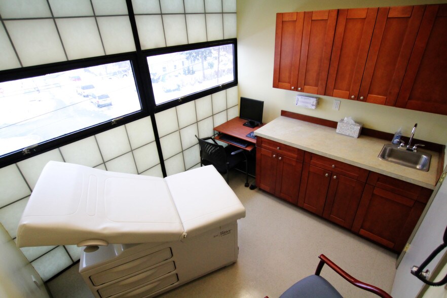 More Photos Of 2035 Lakeville Rd, New Hyde Park Medical For Lease