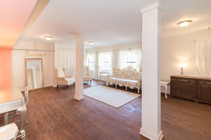 More Photos Of 544 N Main St, Crestview Storefront Retail Office For Sale