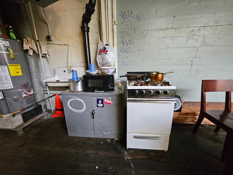 More Photos Of 380 Bayshore Blvd, San Francisco Service For Sale