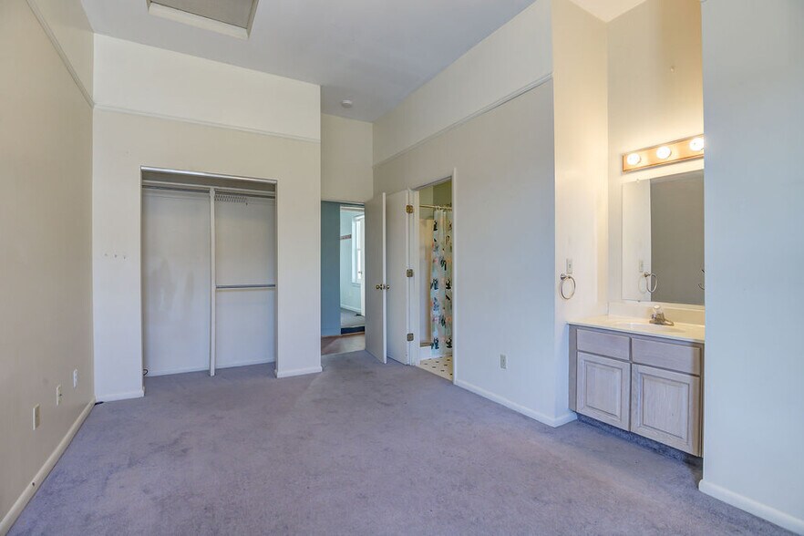 More Photos Of 100 W High St, Oxford Storefront Retail Residential For Sale