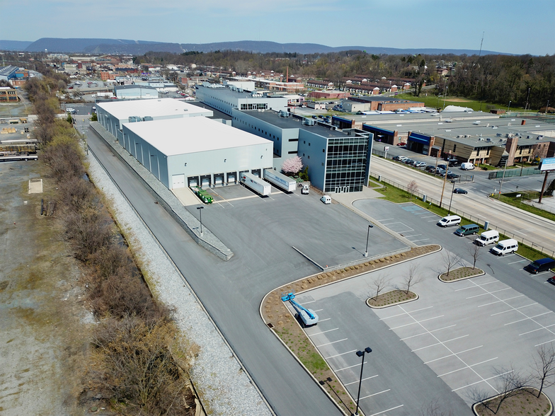 More Photos Of 1000 N Cameron St, Harrisburg Flex For Sale