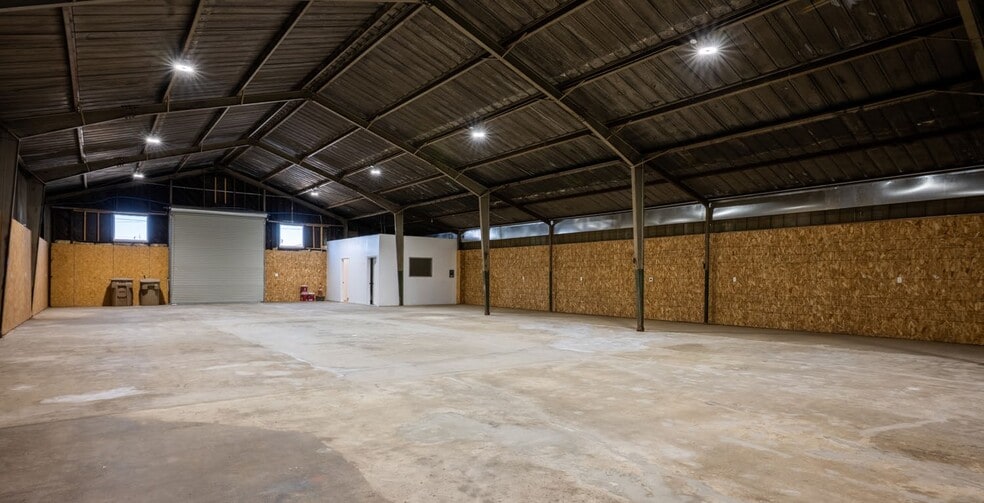 More Photos Of 1122 33rd St, Bakersfield Warehouse For Sale