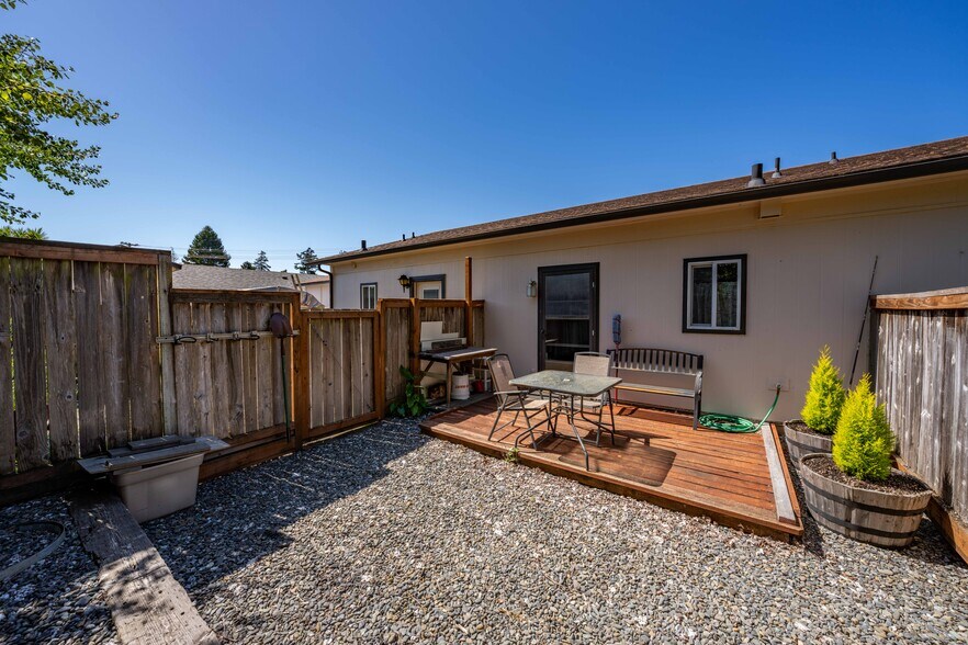 More Photos Of 542 Pacific Ave, Brookings Multifamily For Sale