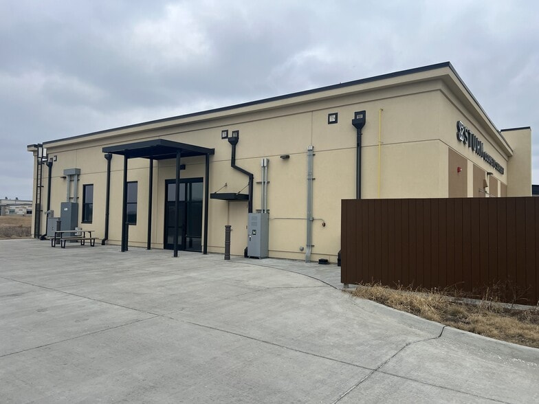 More Photos Of 1405 Baltimore Dr, Ames Medical For Sale