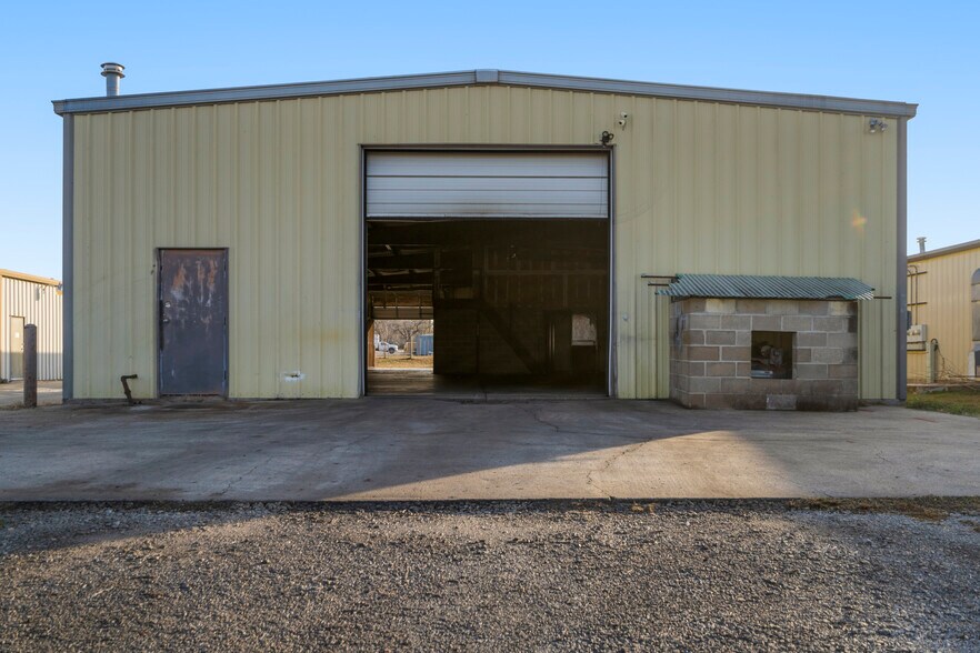 More Photos Of 12 S 111th Ave, Tulsa Service For Lease