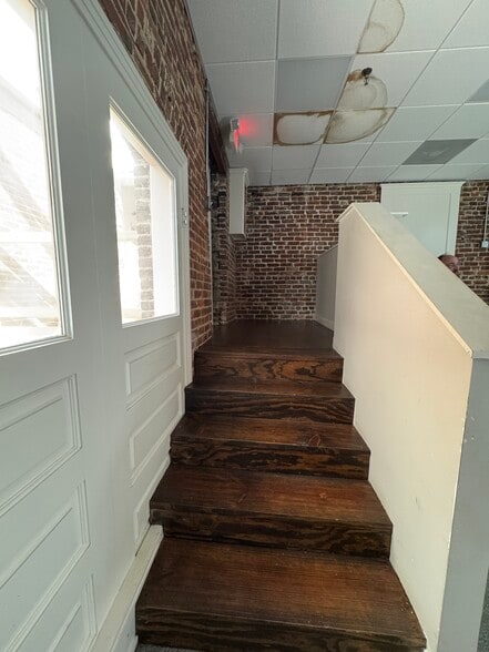 More Photos Of 117-121 N State St, Jackson Loft Creative Space For Lease