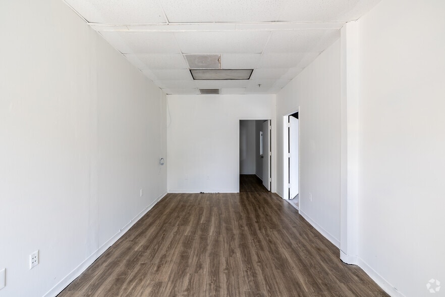 More Photos Of 300 Northstar Ct, Sanford Flex For Lease