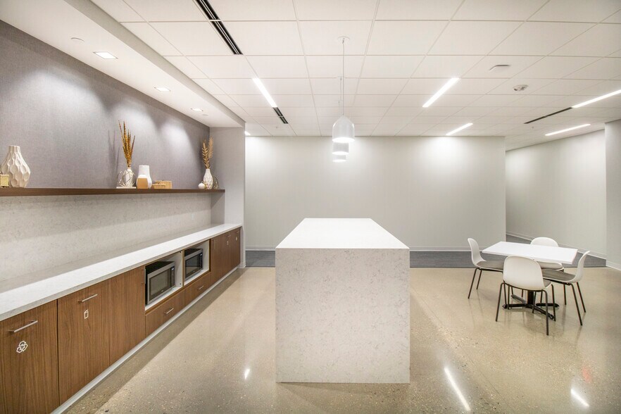 More Photos Of 1401 Discovery Pky, Milwaukee Office For Lease
