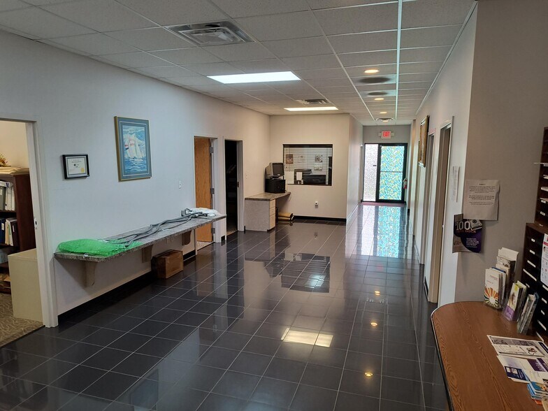 More Photos Of 9801-9805 Prairie Ave, Highland Medical For Lease