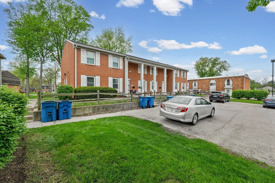 More Photos Of 4855 Wickford Dr E, Sylvania Apartments For Sale